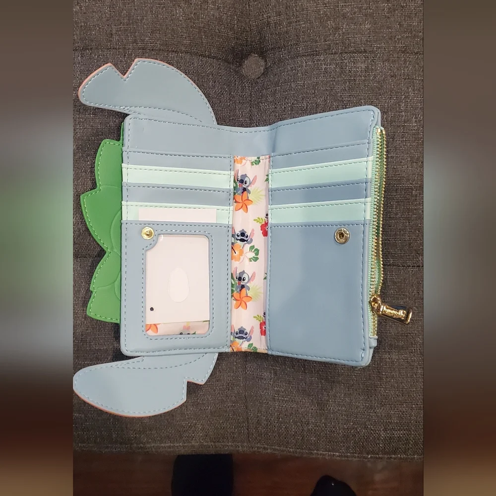 Stitch loungefly wallet - Picture 3 of 6